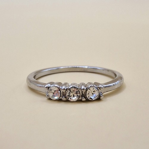 Silberfarbener ring mit drei - silberfarbener,