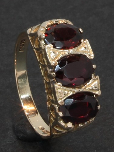 Ovaler granatring karat - granatring, 9