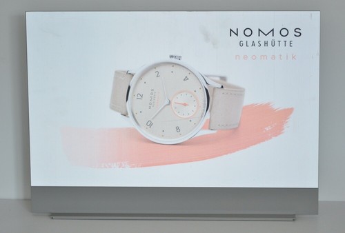 Nomos glashütte aufsteller - nomos,