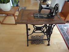 Nähmaschine mit schönem Gusseisengestell funktionsfähig