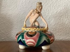 Schöne Dose Deckeldose figürlich Keramik  signiert Goldscheider Wien