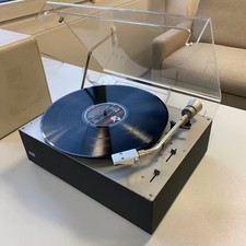 Der Braun PS 410 Plattenspieler funktioniert einwandfrei (Dieter Rams)