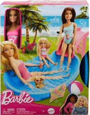 Barbie-Puppe und Pool