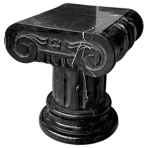 Ionische kapitelle aus schwarz - ionische,