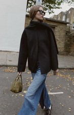 Neuer schwarzer Zara Mantel