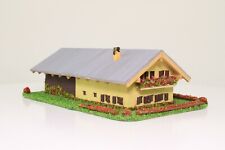 Spur N Bauernhof mit Scheune Laser Cut aus Holz fertig aufgebaut