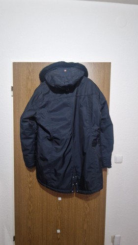 Eine wintterjacke schneeuauber - eine,