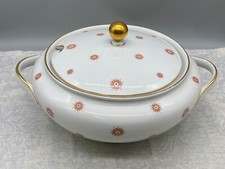 Große Terrine aus Porzellan