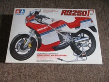 Modellbausatz   Suzuki  RG 250 R ,,Tamiya,, 1:12 ,,,,,,,,,,, Keine RGV 250