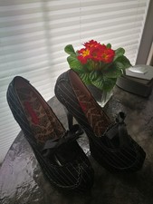 Bordello Teeze-01 Plateau