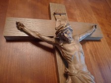 geschnitztes Kreuz, Holzkreuz