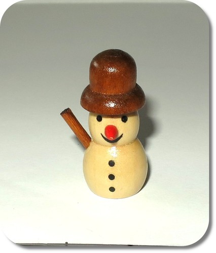 Miniatur schneemann aus holz - miniatur, schneemann,