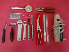 11 Küchenhelfer, u.a. Moulinex Küchenm.  Nußknacker Pizzaschneider Geflügelsch.