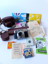 Eine Voigtländer "VITOMATIC II" Kamera von 1959 mit einem umfangreichen Zubehör