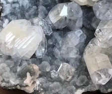 2 Kilo EDELSTEIN Druse  Vulkan Basalt mit TOP Apophyllit auf Chalcedon Kristall