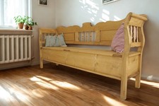 große Truhenbank im