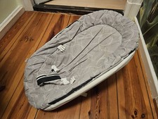 Stokke Nomi Newborn Aufsatz Baby Schale, Grau, mit Anschnallsystem