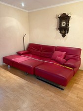 Rote Eck Ledercouch mit Rollhocker