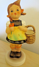 HUMMELFIGUR GOEBEL HUM 98/2/0 "DER ERSTE EINKAUF" MÄDCHEN MIT KORB HUMMEL FIGUR