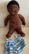 Ikea Lekkamrat Puppe Schlenkerpuppe dunkelhäutig mit Kleidung