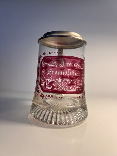 Alter bierkrug aus glas - aus,