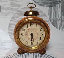 Pfeilkreuz Wecker aus Holz HAU