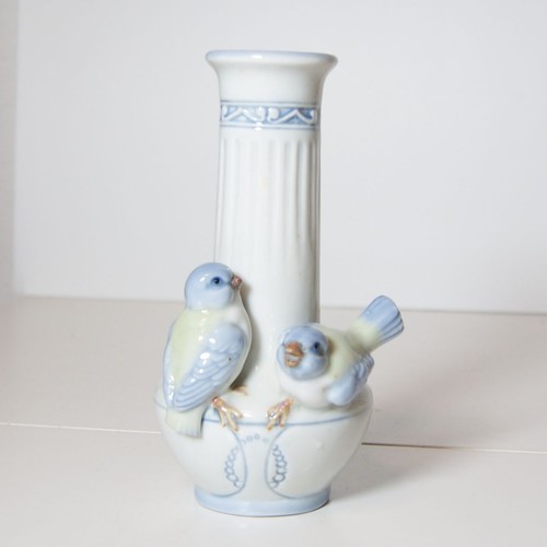 Vase mit plastischen spatzen - vase,