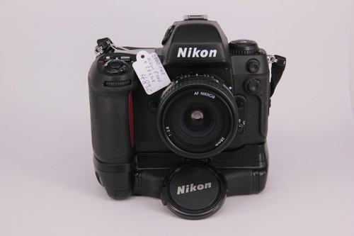 Nikon f100 mit 28mm - nikon,
