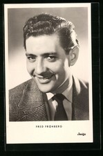 Ansichtskarte Musiker Fred Frohberg im Anzug in die Kamera lächelnd 