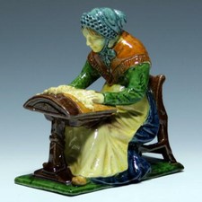 Keramikfigur Klöpplerin FRAU BEIM KLÖPPELN - Anfang 20. Jh.