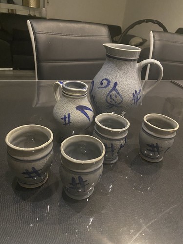 Weinkrüge groß und klein