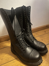 20- Loch Springerstiefel