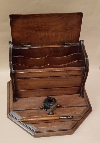 Vintage briefständer aus holz - vintage,