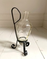 Vintage mundgeblasenes Glas Öl oder Wein Kruzifix auf Gusseisen Ständer; Williamix Prägung