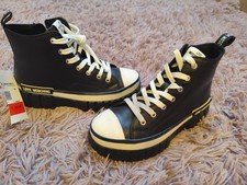 Neue Love Moschino Boots