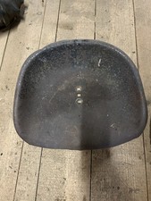 TRAKTORSITZ   -  SITZ - SCHALE - SITZSCHALE  SCHLEPPERSITZ TRECKER OLDTIMER