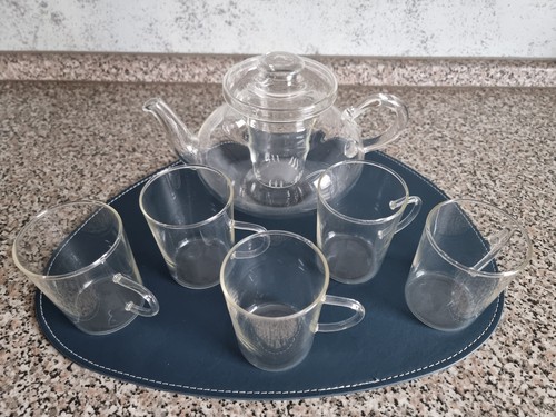 Teekanne aus glas mit - teekanne,