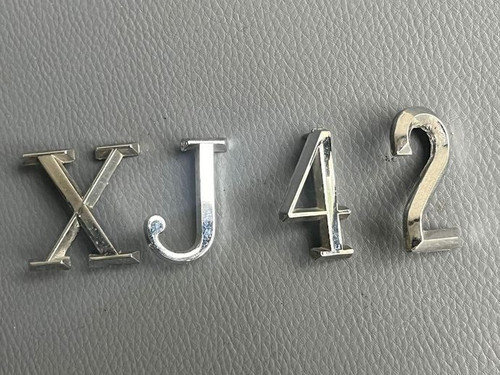 Jaguar xj6 serie emblem - serie, 1