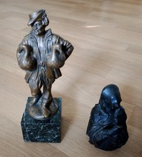 2 Figuren vermutlich Bronze (mit und ohne Sockel) Hans im Glück?