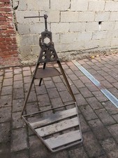 Mobiler Rohrschraubstock mit Montagetisch