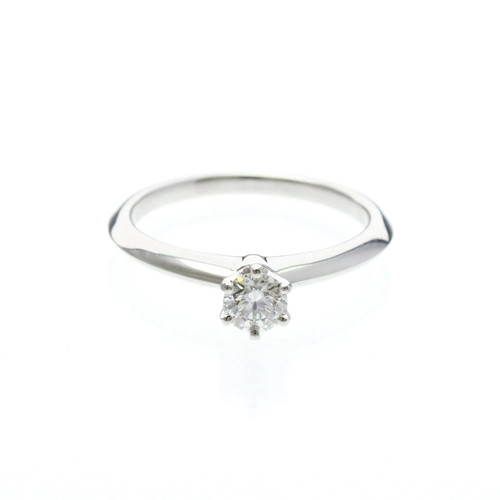Tiffany setting - &,
