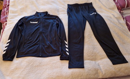 Schwarzer trainingsanzug von - schwarzer,