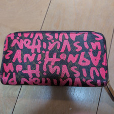 Louis Vuitton M93710 Zippy