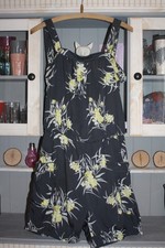 Kurzer Overall, Jumpsuit, Onesie v. Vero Moda - Grau, Blumen, Pumphose - Gr. S