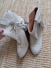 Stiefeletten &Other Stories