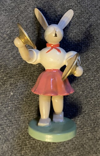 Blank osterhase mit becken - blank,