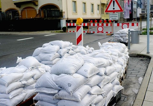 Hochwasser sandsack gefüllt - hochwasser,