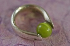 Tipit M  - grüne Katzenaugen Kugel