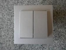 Gira Serienschalter mit Rahmen - E2 System 55 - Farbe: Alu, Silber (gebraucht)