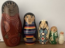Schöne Menschen-Matrjoschka! Matroschka! Babuschka! 5 Holz-Puppen. HANDGEMALT!